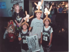 balloon twister with Spurs fans